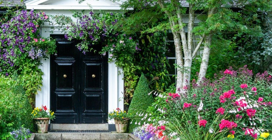 Garden Design 101: Dark Garden Elements